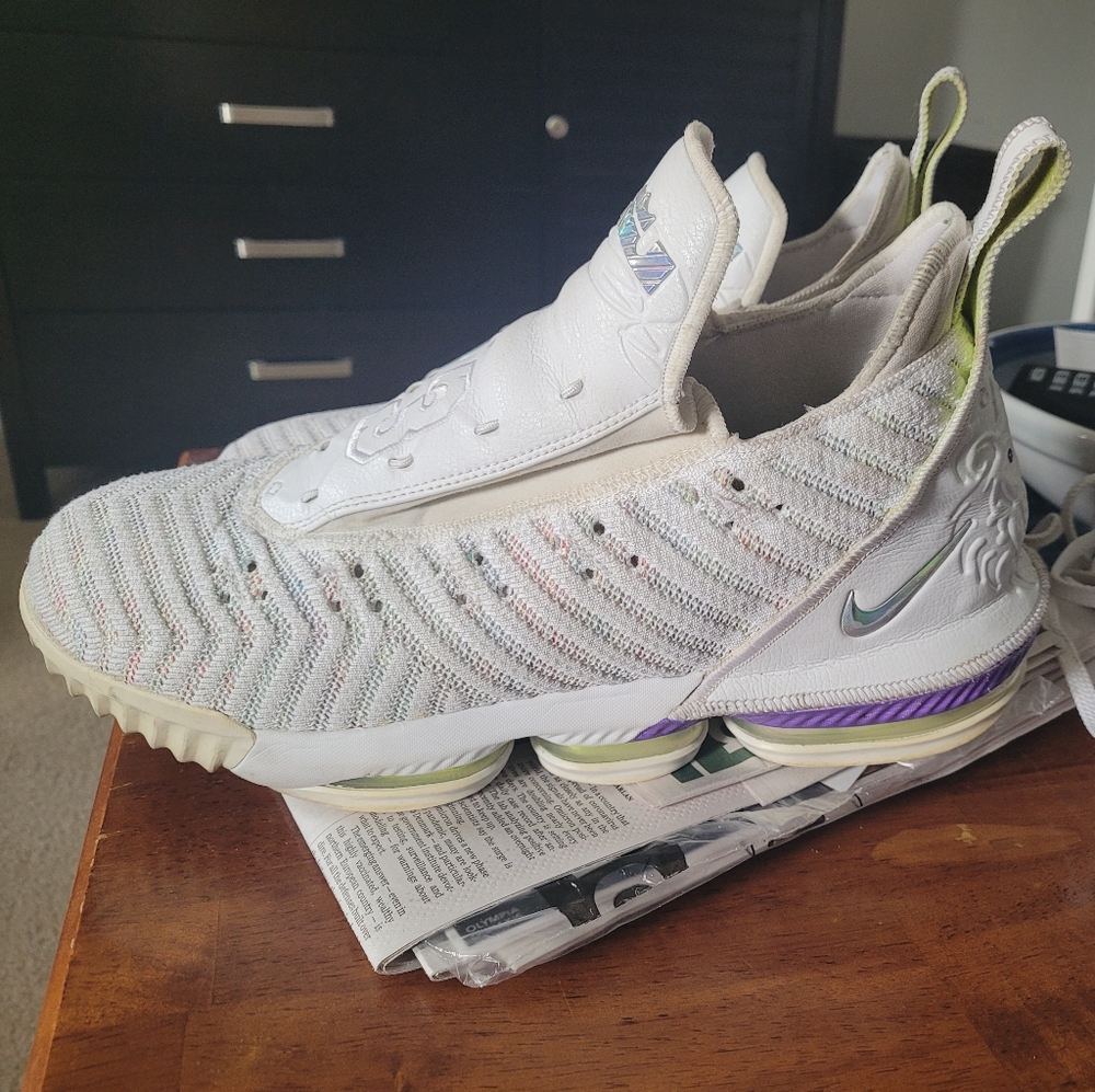Nike LeBron 16 Size 13